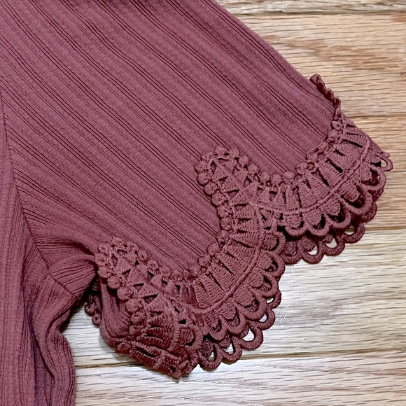 Ann Taylor Factory. Mauve PINK ribbed, embroidered sleeve sweater. Sz Medium - Picture 3 of 4